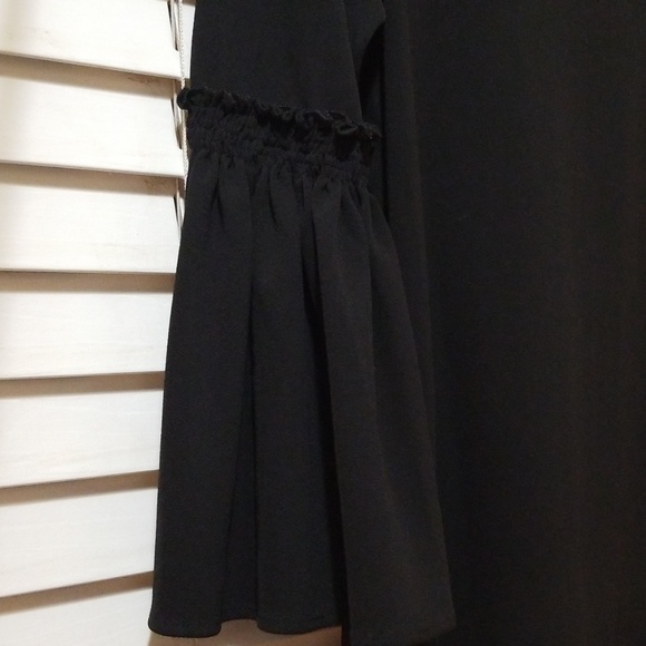 AUTH CALVIN KLEIN BLACK KEY HOLE BLOUSE SZ S - Picture 4 of 8